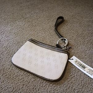 Dooney & Bourke wristlet with tags
